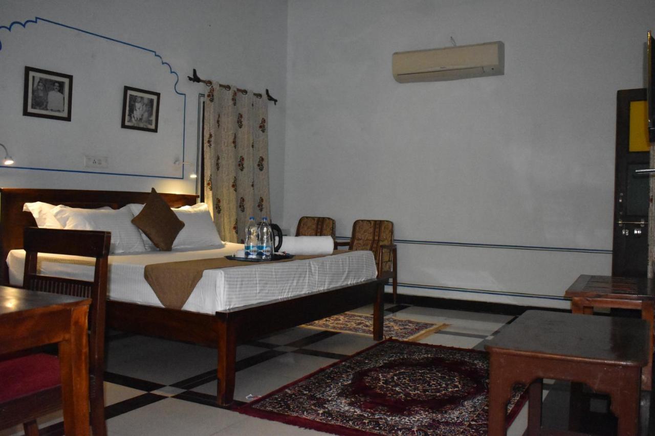 Hotel Nawal Sagar Palace - Būndi Exteriör bild