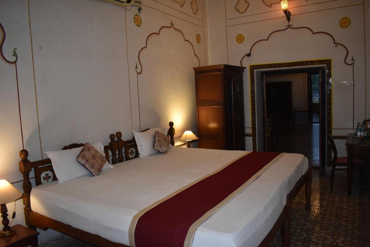 Hotel Nawal Sagar Palace - Būndi Exteriör bild